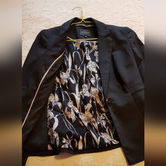 Luxurious Portmans Status ladies suit 6-8 - Picture 2 of 11